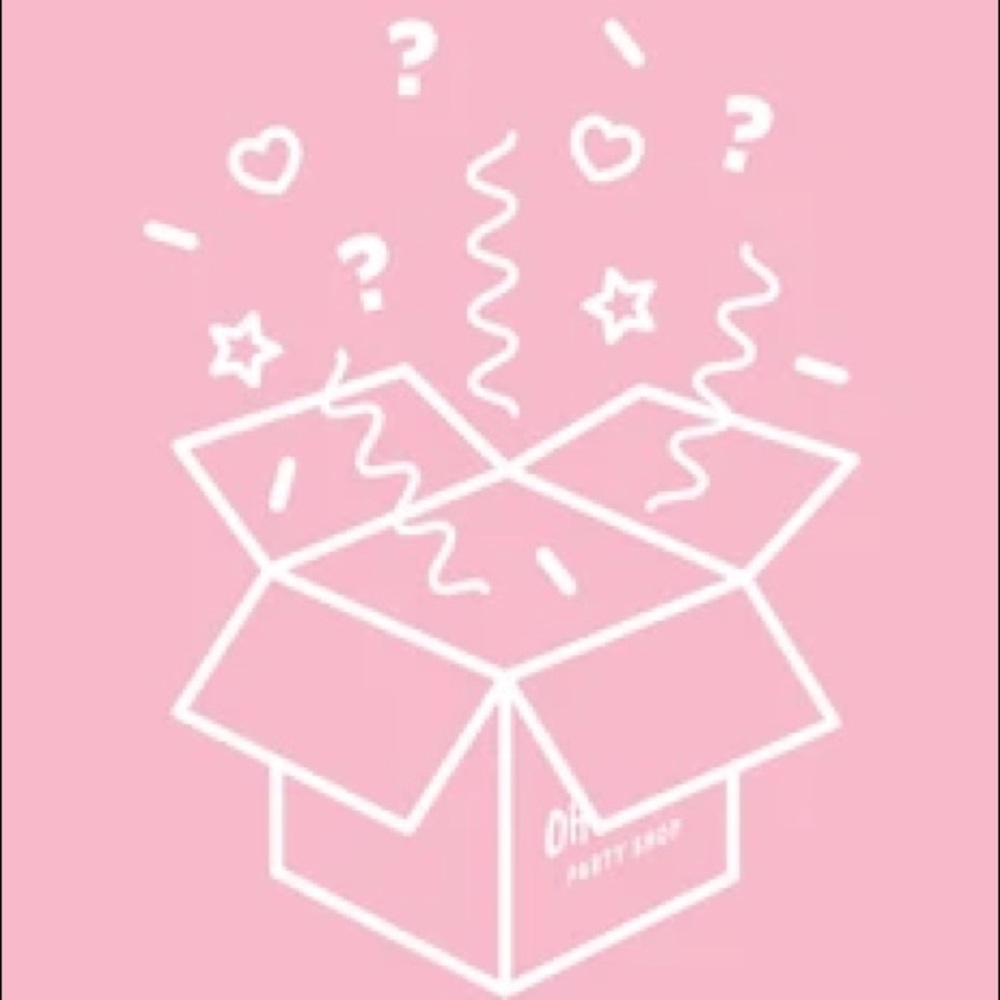 📦👛👚 Valentine’s Date Night Outfit Mystery Box